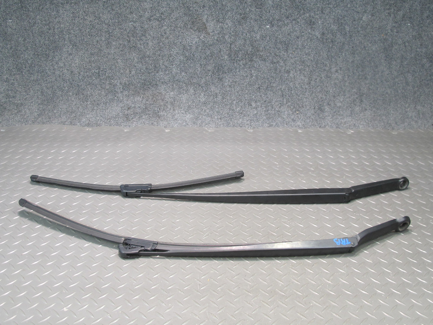 01-06 BMW E46 330ci Coupe Convertible Left & Right Windshield Wiper Arm Set OEM