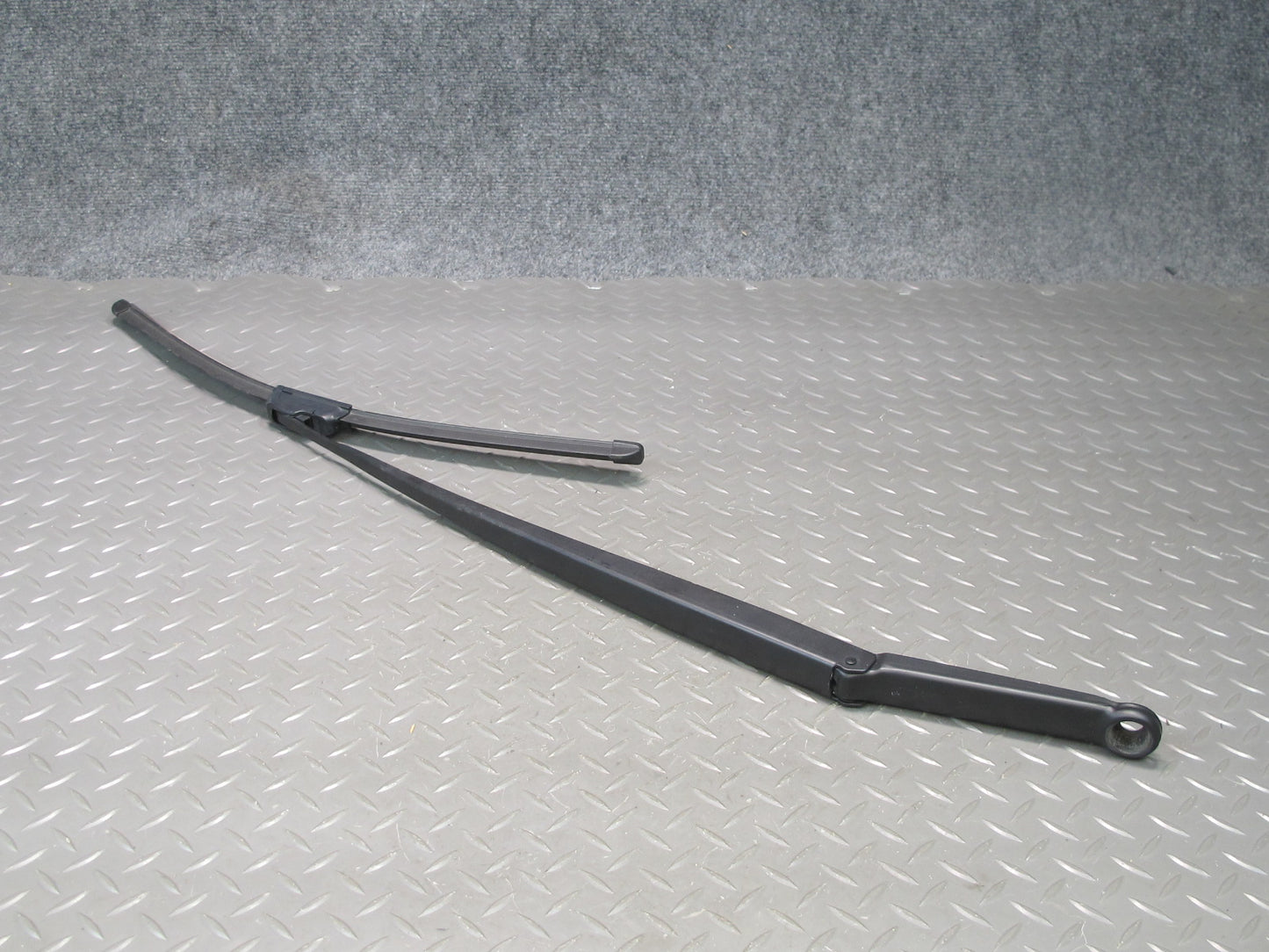 01-06 BMW E46 330ci Coupe Convertible Left & Right Windshield Wiper Arm Set OEM