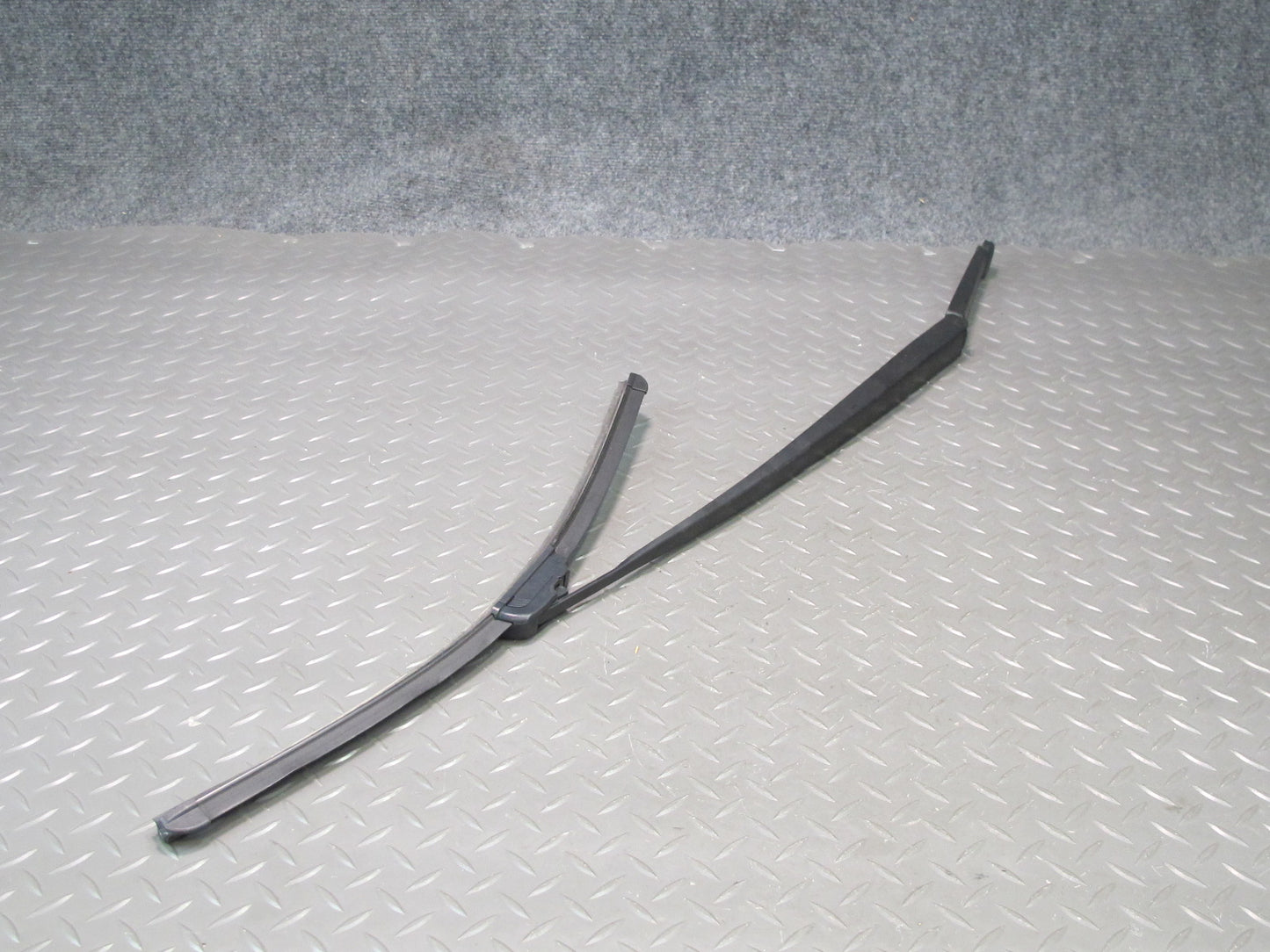 01-06 BMW E46 330ci Coupe Convertible Left & Right Windshield Wiper Arm Set OEM