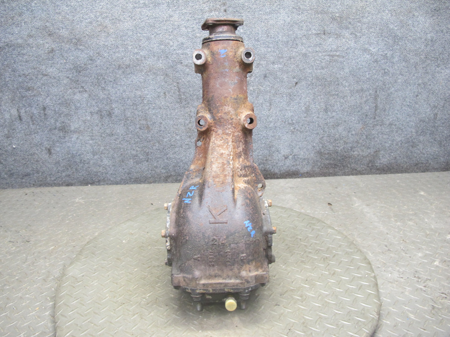 77-78 Datsun S30 280Z A/T R180 Rear Axle Differential Carrier 3.9 Ratio 50k OEM