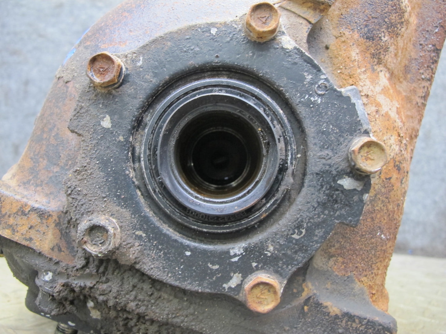 77-78 Datsun S30 280Z A/T R180 Rear Axle Differential Carrier 3.9 Ratio 50k OEM