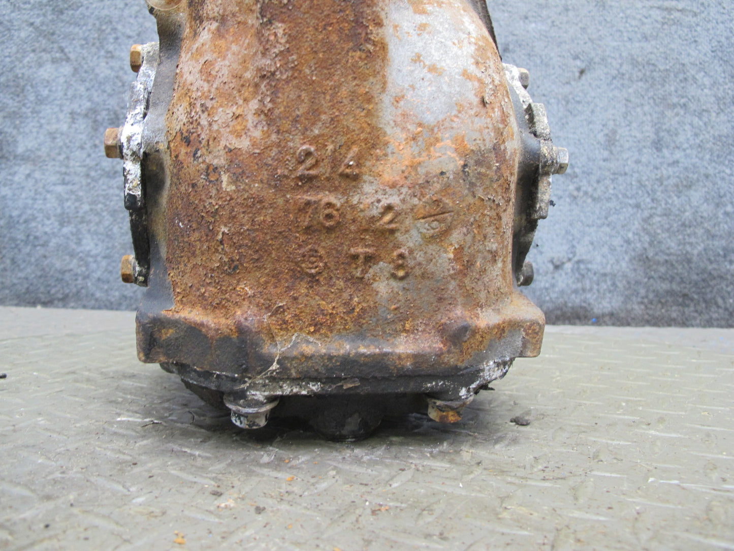 77-78 Datsun S30 280Z A/T R180 Rear Axle Differential Carrier 3.9 Ratio 50k OEM