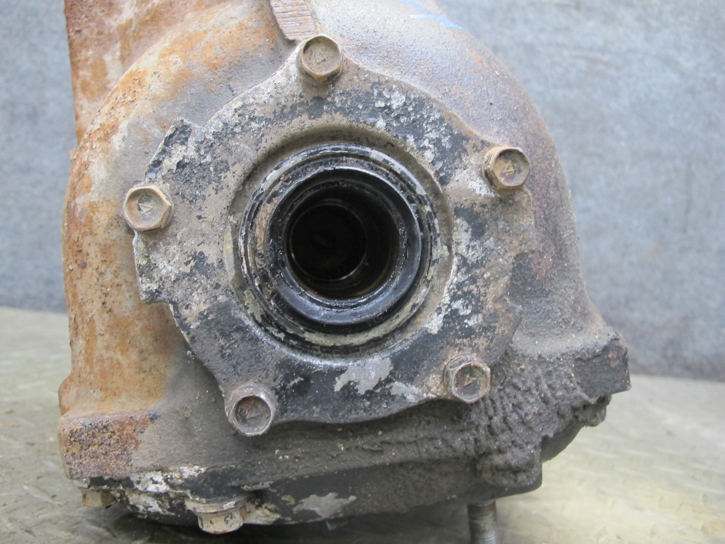 77-78 Datsun S30 280Z A/T R180 Rear Axle Differential Carrier 3.9 Ratio 50k OEM