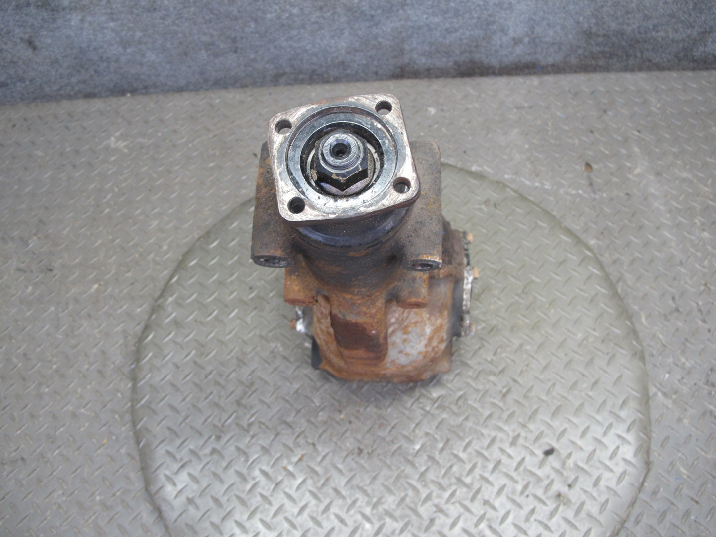 77-78 Datsun S30 280Z A/T R180 Rear Axle Differential Carrier 3.9 Ratio 50k OEM