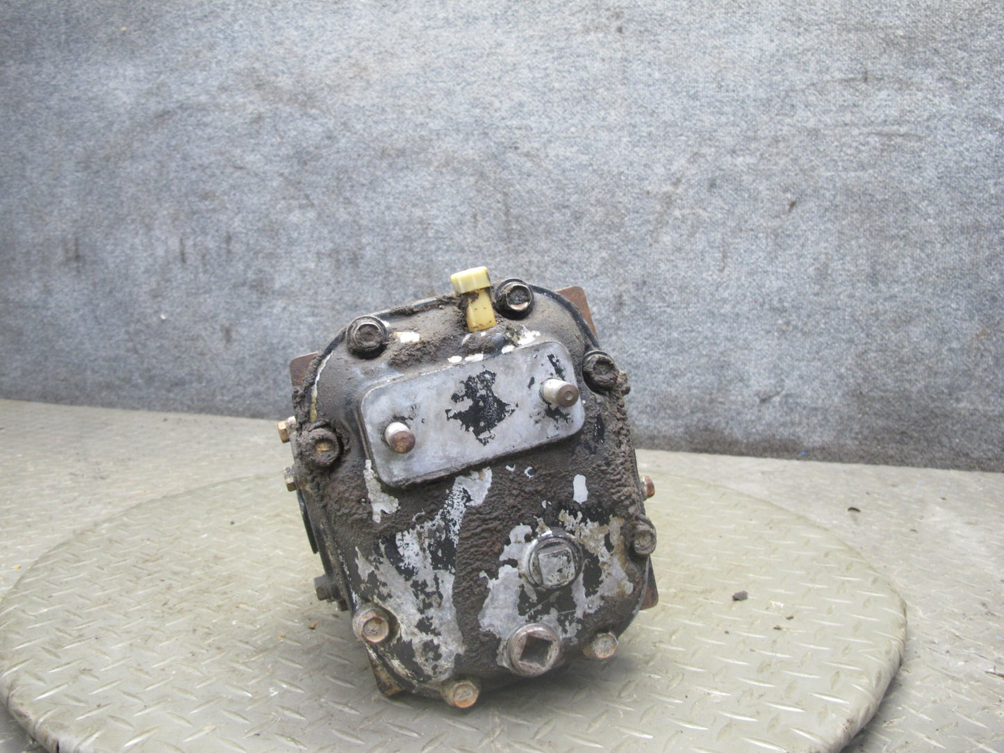 77-78 Datsun S30 280Z A/T R180 Rear Axle Differential Carrier 3.9 Ratio 50k OEM