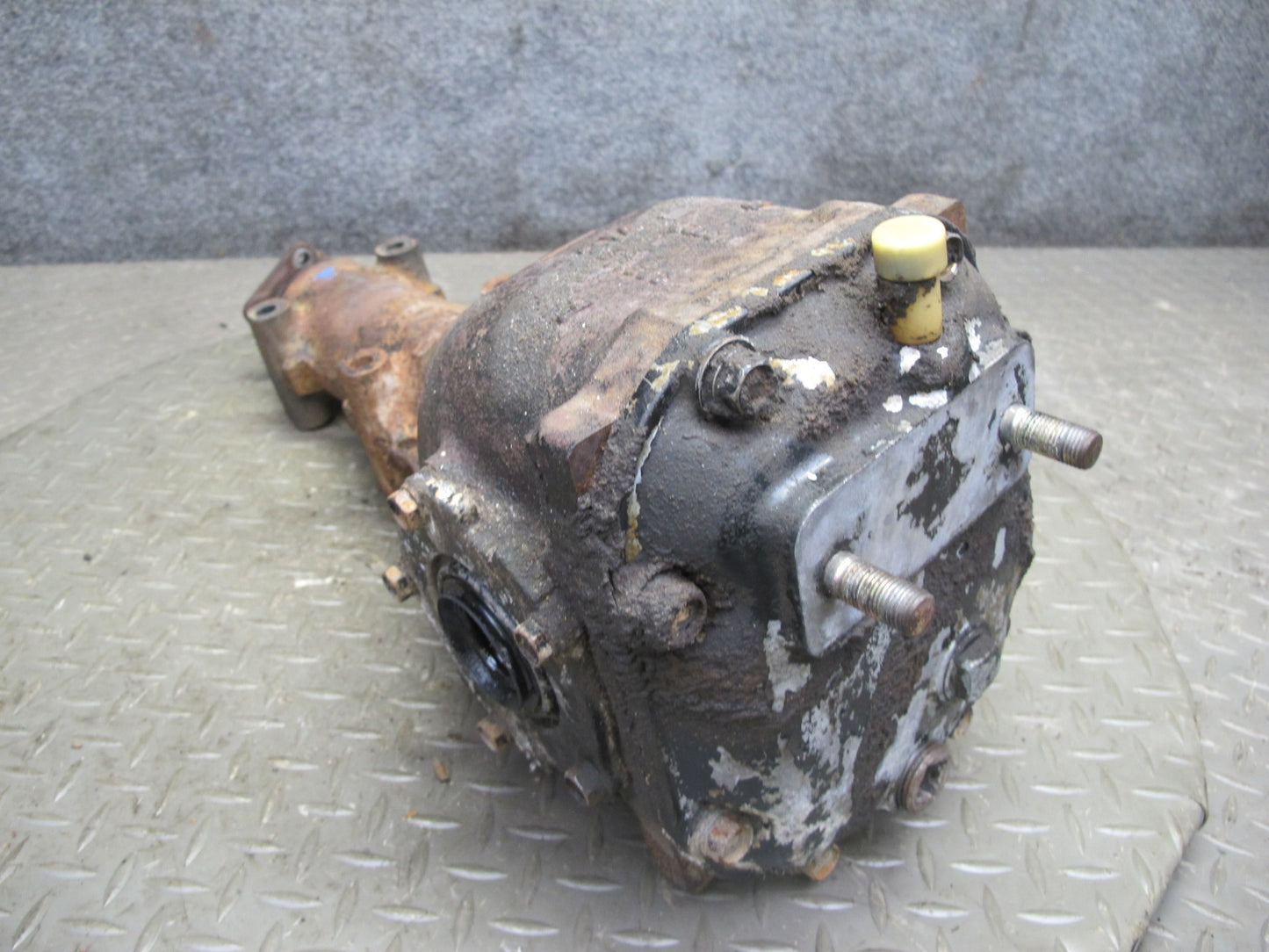 77-78 Datsun S30 280Z A/T R180 Rear Axle Differential Carrier 3.9 Ratio 50k OEM