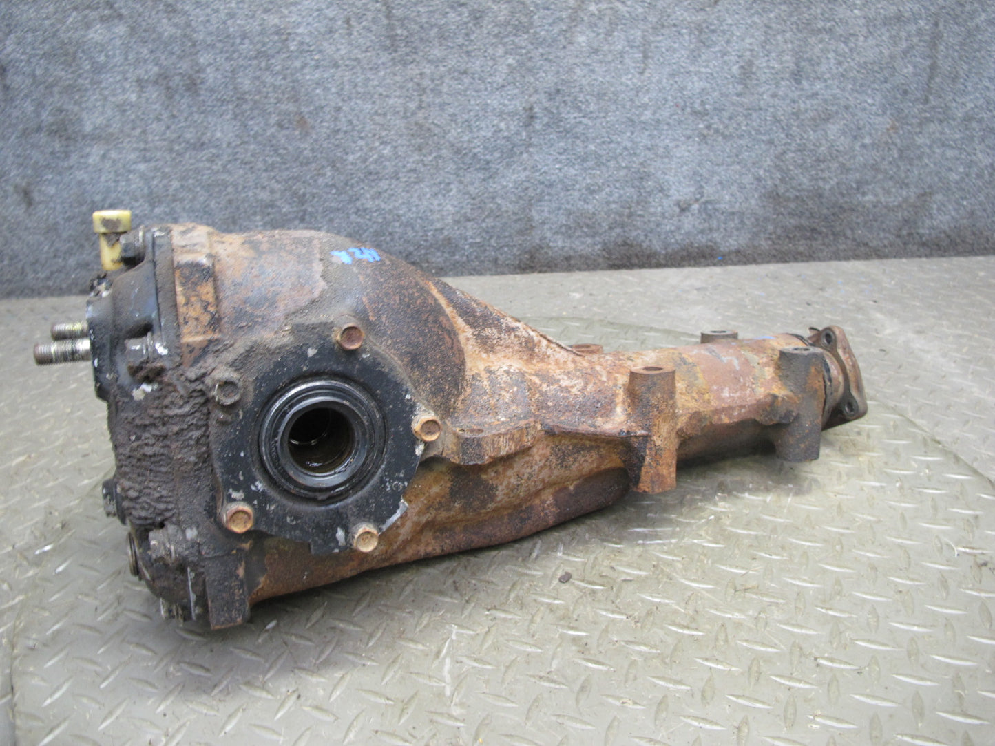 77-78 Datsun S30 280Z A/T R180 Rear Axle Differential Carrier 3.9 Ratio 50k OEM