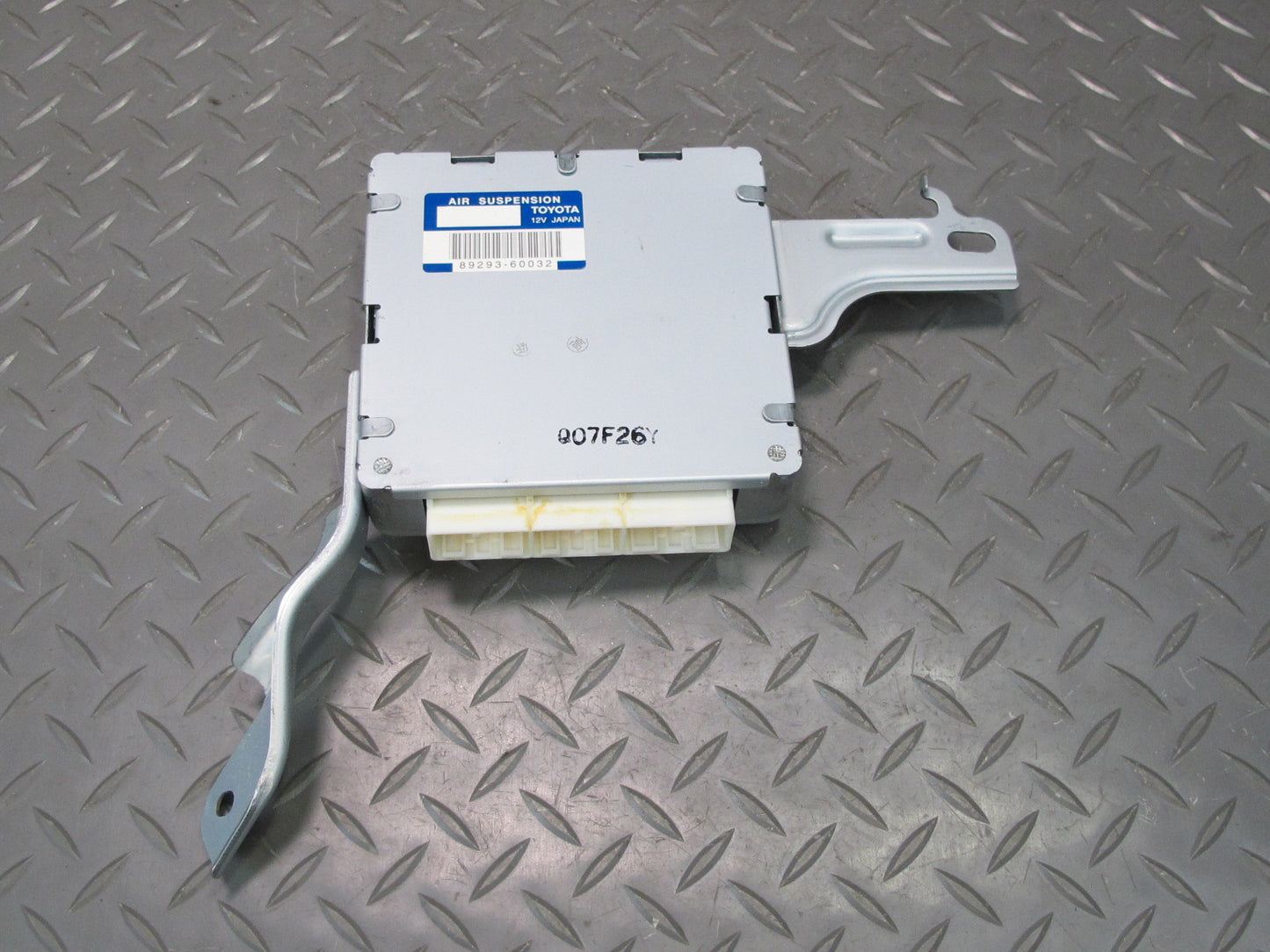 2003-2009 Lexus UZJ120L GX470 Air Suspension Control Module 89293-60032