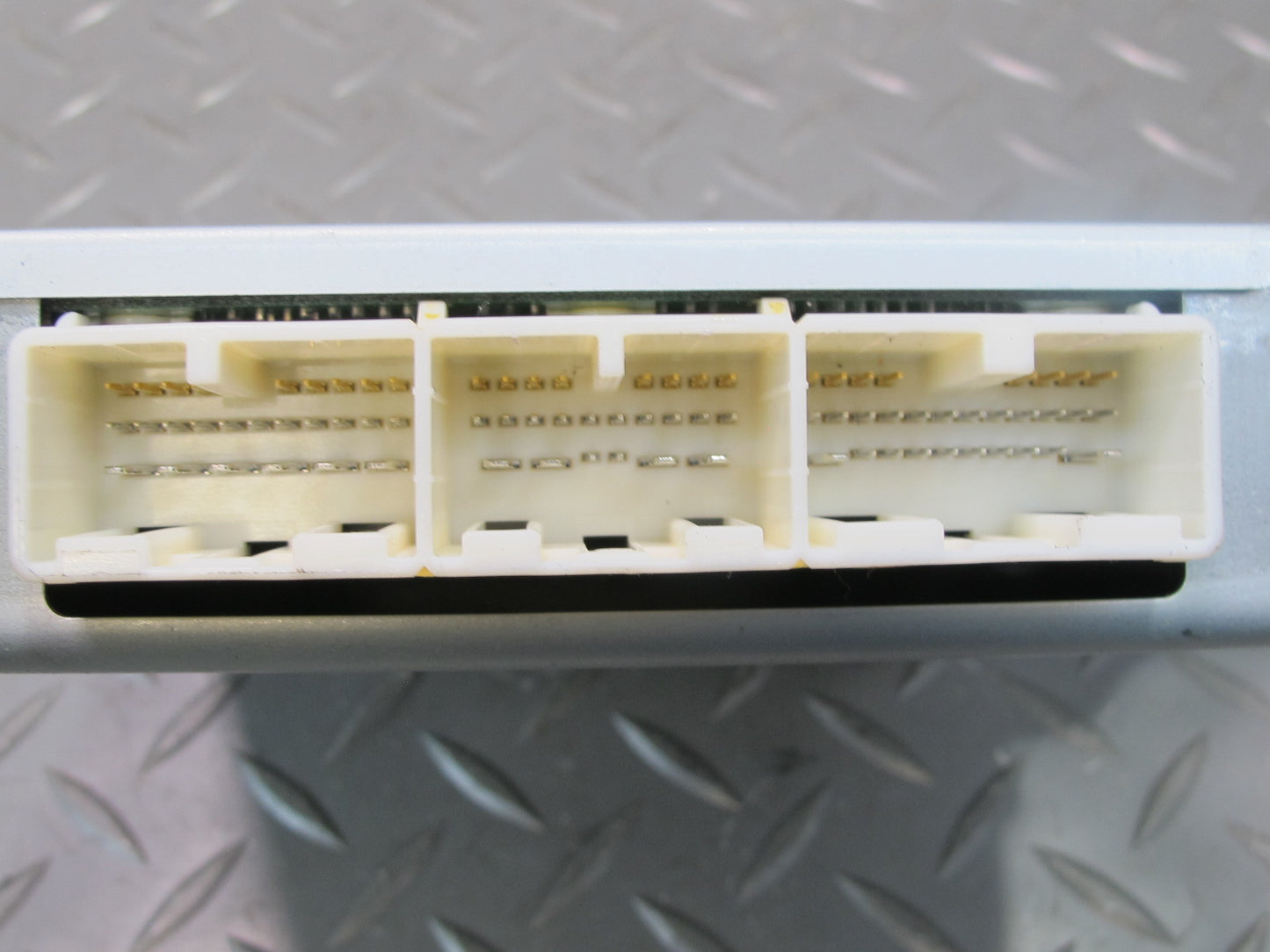 2003-2009 Lexus UZJ120L GX470 Air Suspension Control Module 89293-60032