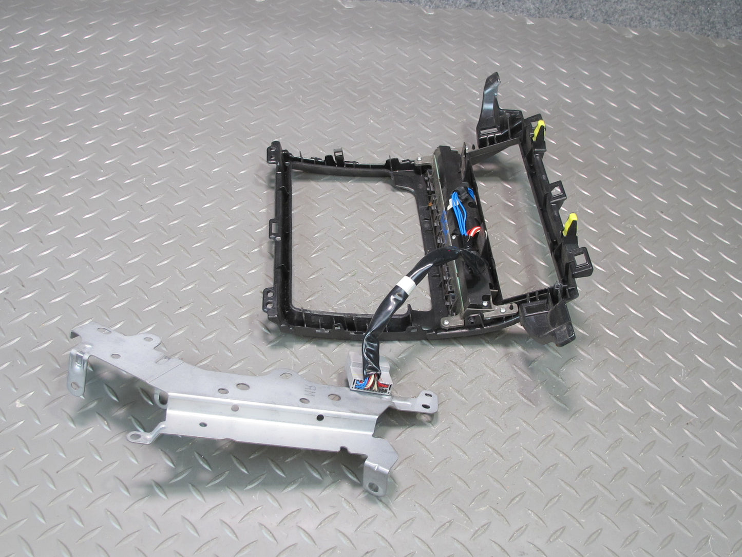 2003-2009 Lexus UZJ120L GX470 A/C Heater Climate Switch w Navigation Trim Bezel