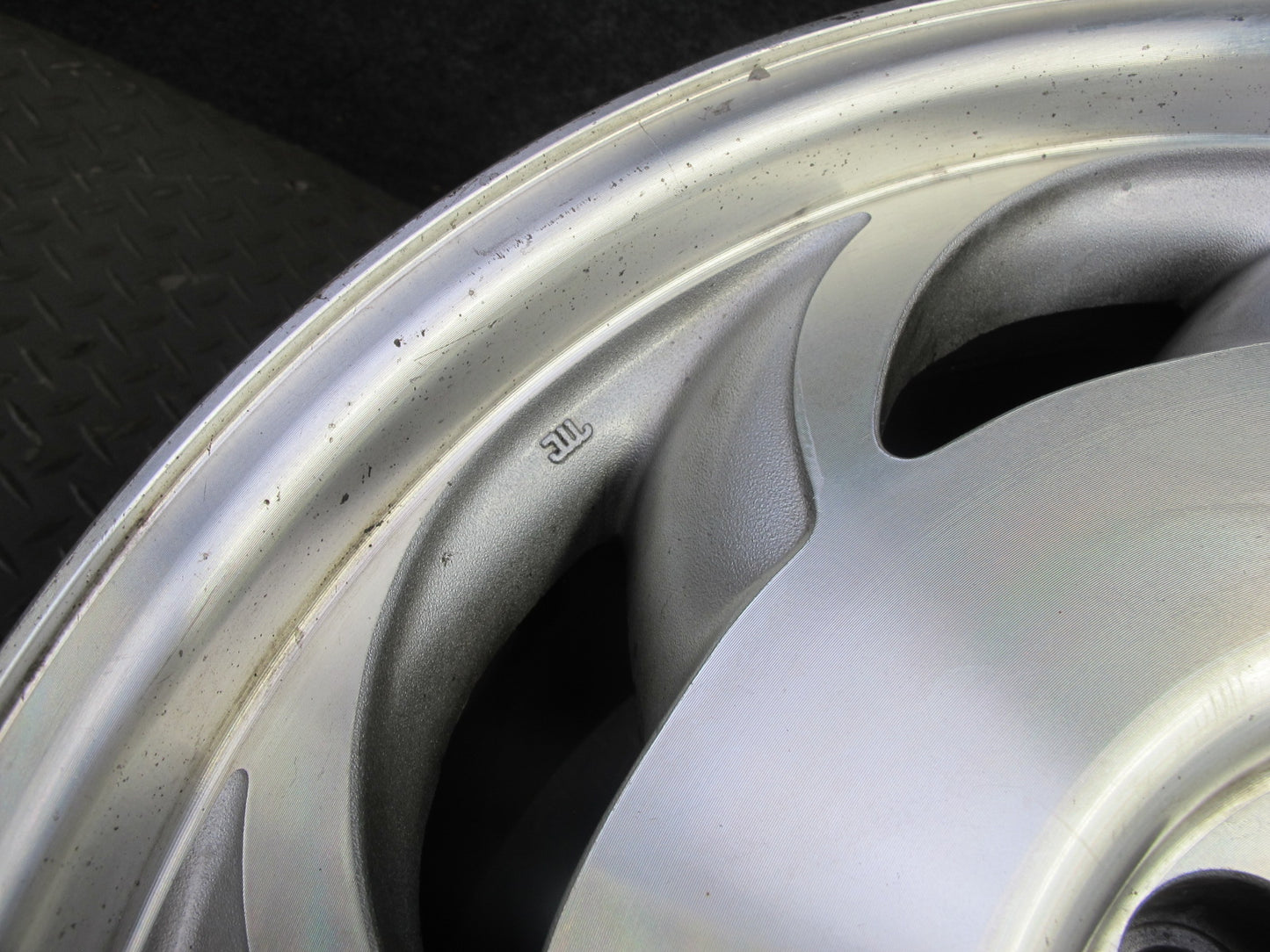 93-96 Chevrolet Corvette C4 Set of 4 17" R17 Wheel Rim 17x9.5J 17X8.5J ET56 OEM