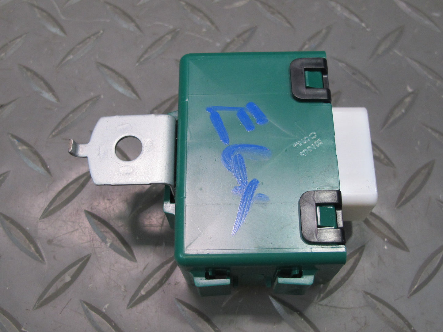 2003-2009 Lexus UZJ120L GX470 Towing Converter Relay Control Module