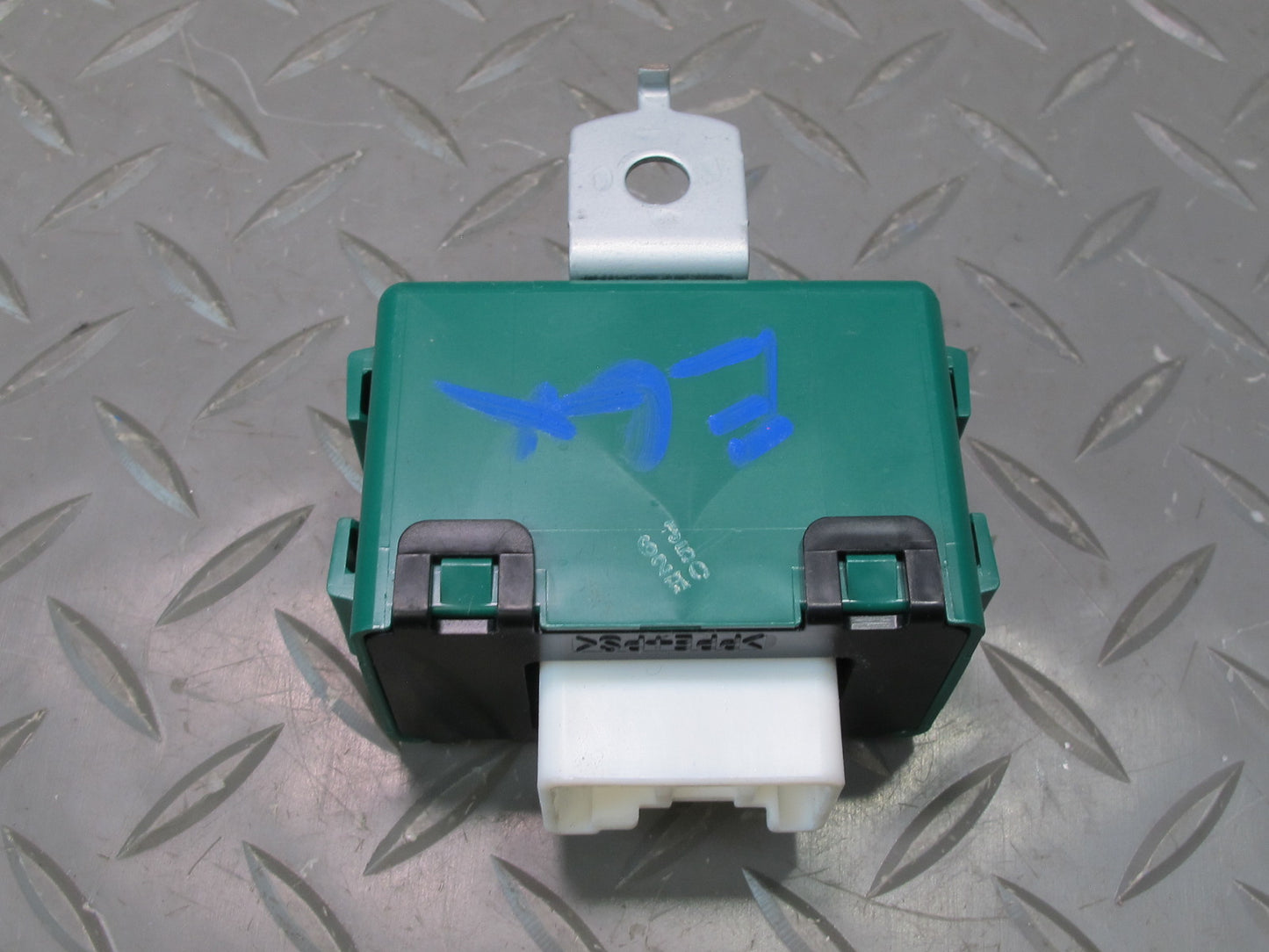 2003-2009 Lexus UZJ120L GX470 Towing Converter Relay Control Module