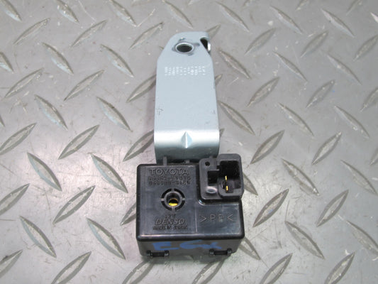 2003-2009 Lexus UZJ120L GX470 Buzzer Skid Control Module w Bracket 86652-51010