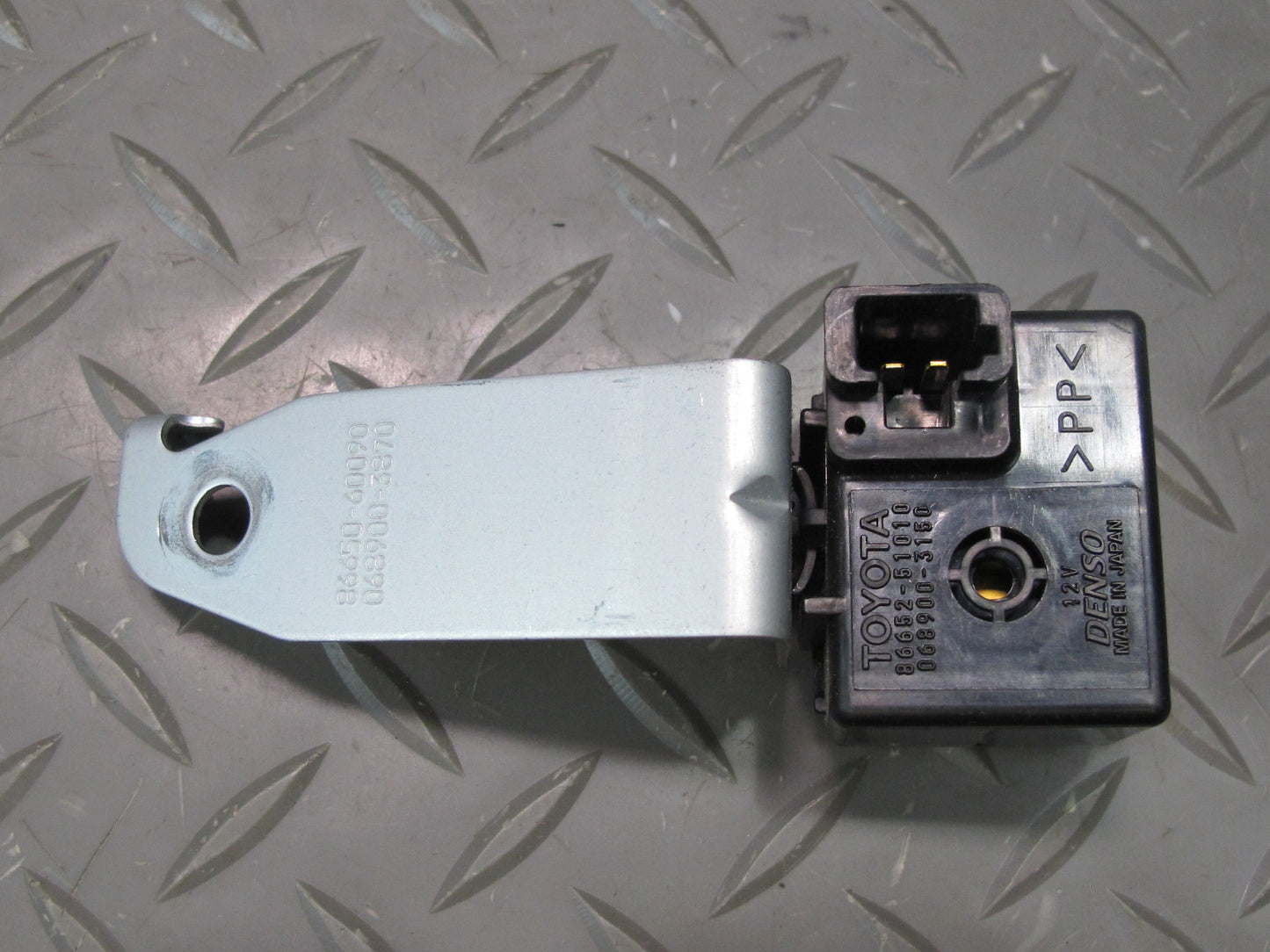 2003-2009 Lexus UZJ120L GX470 Buzzer Skid Control Module w Bracket 86652-51010