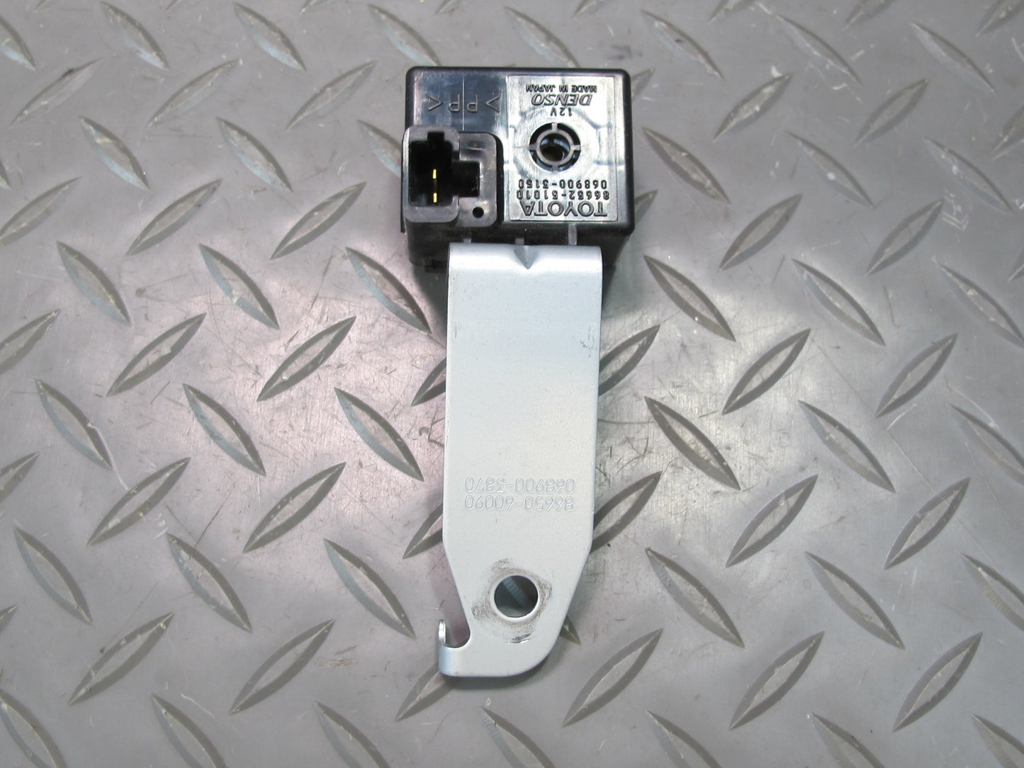 2003-2009 Lexus UZJ120L GX470 Buzzer Skid Control Module w Bracket 86652-51010