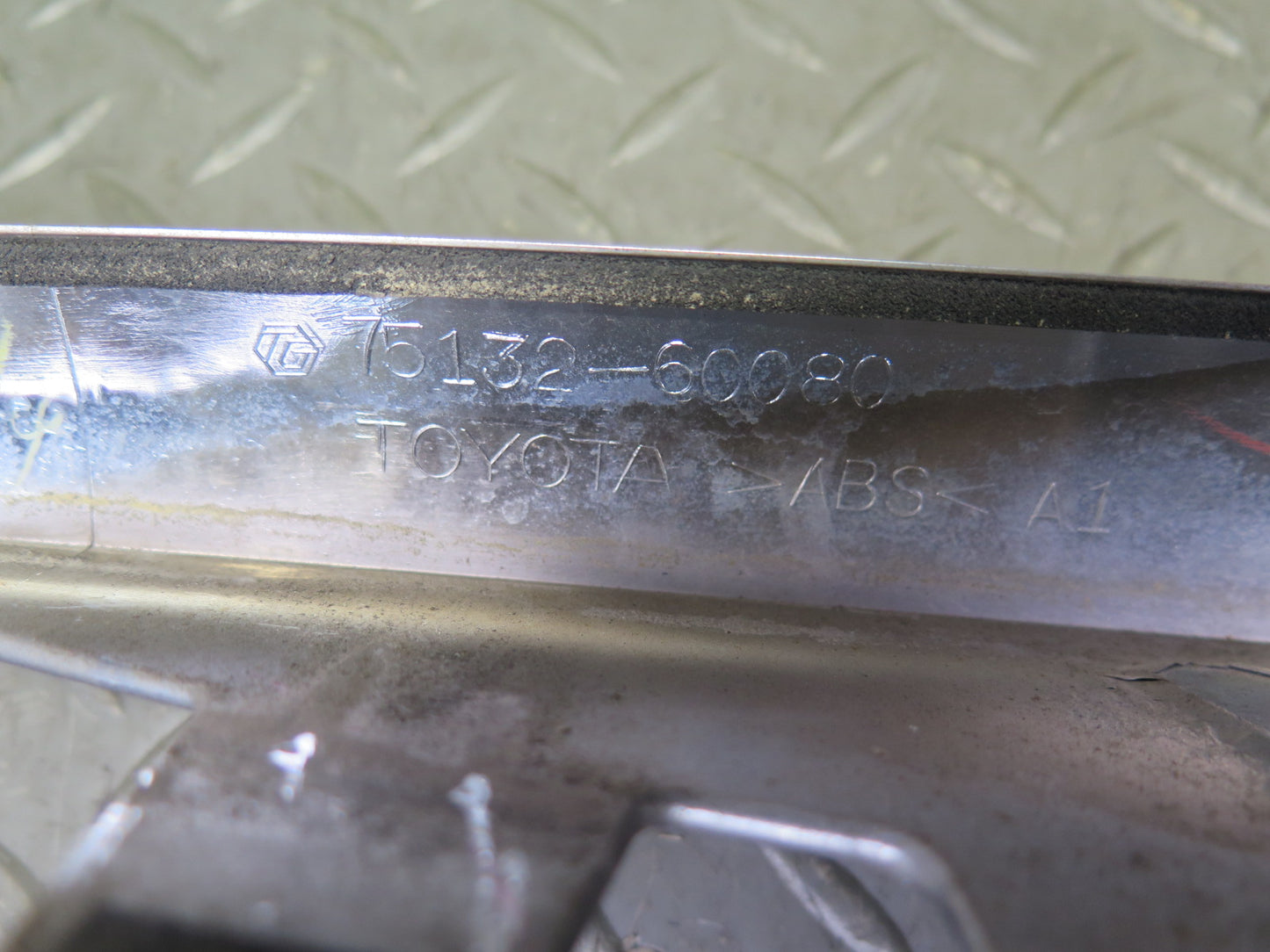 2003-2009 Lexus UZJ120L GX470 Rear Tailgate Finish Trim Molding 75132-60080