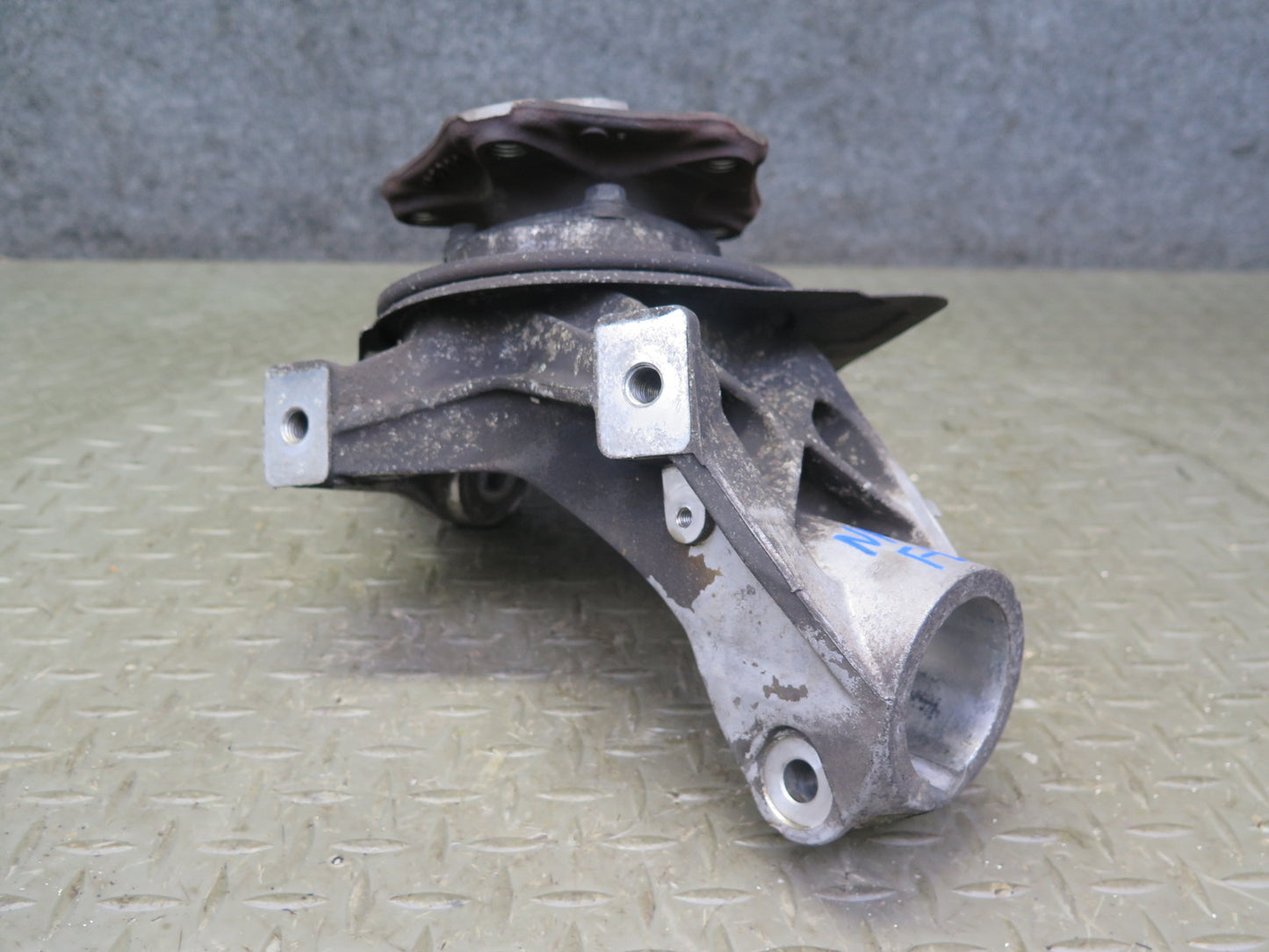 1997-2004 Porsche Boxster 986 Front Left Spindle Knuckle Wheel Hub Bearing