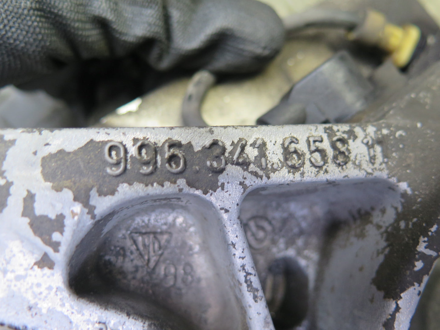 1997-2004 Porsche Boxster 986 Front Right Spindle Knuckle Wheel Hub Bearing