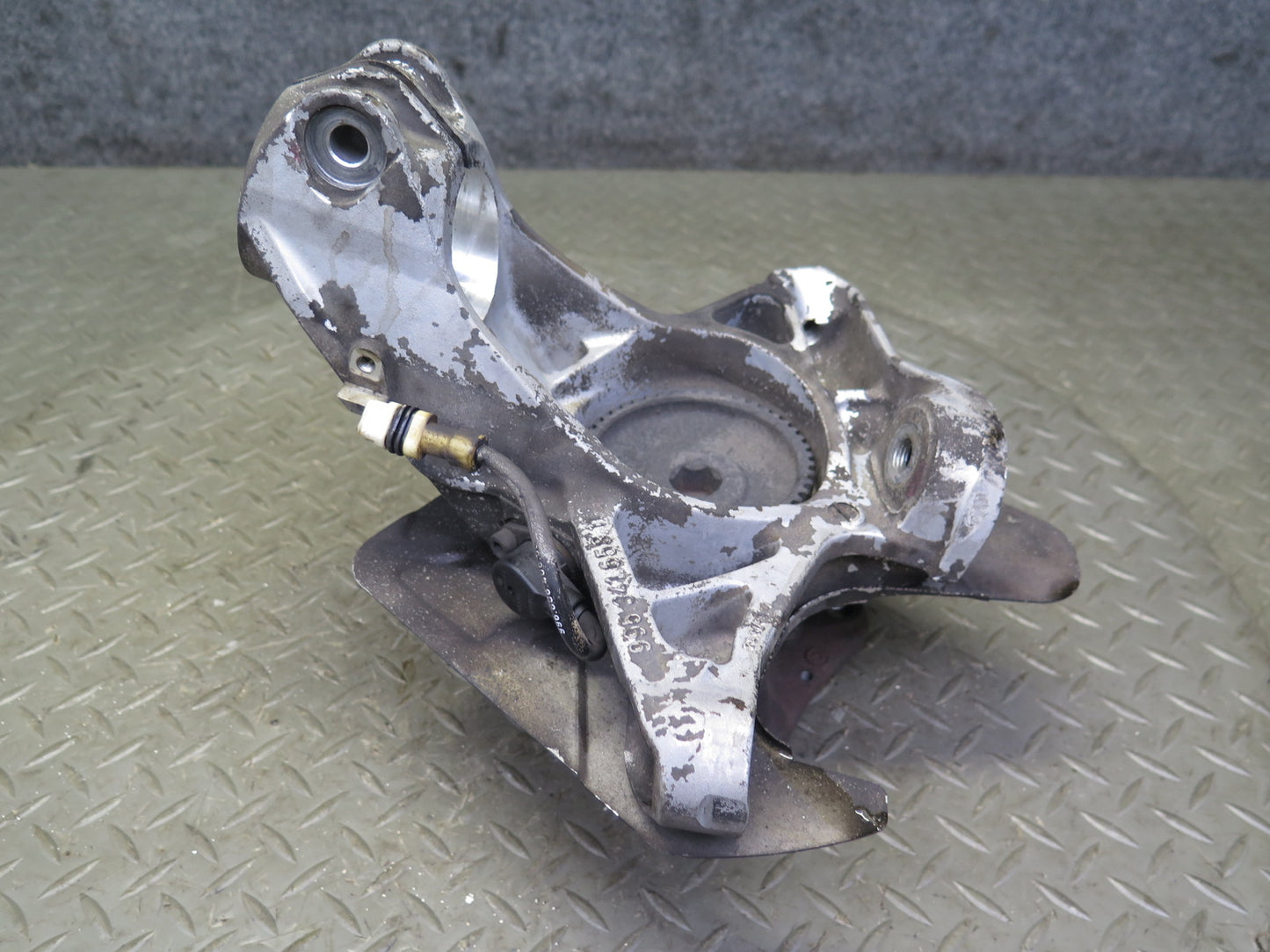 1997-2004 Porsche Boxster 986 Front Right Spindle Knuckle Wheel Hub Bearing