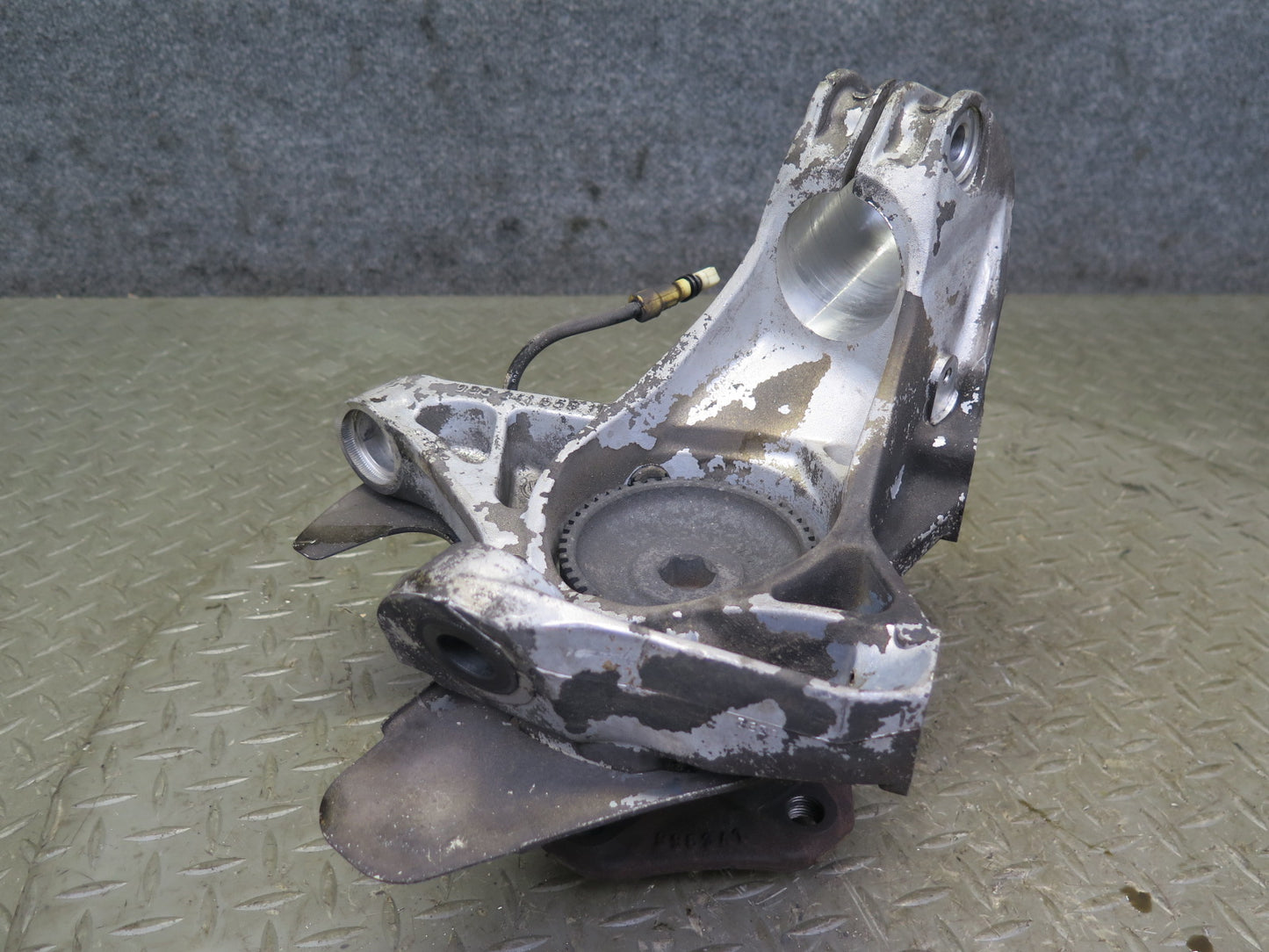 1997-2004 Porsche Boxster 986 Front Right Spindle Knuckle Wheel Hub Bearing