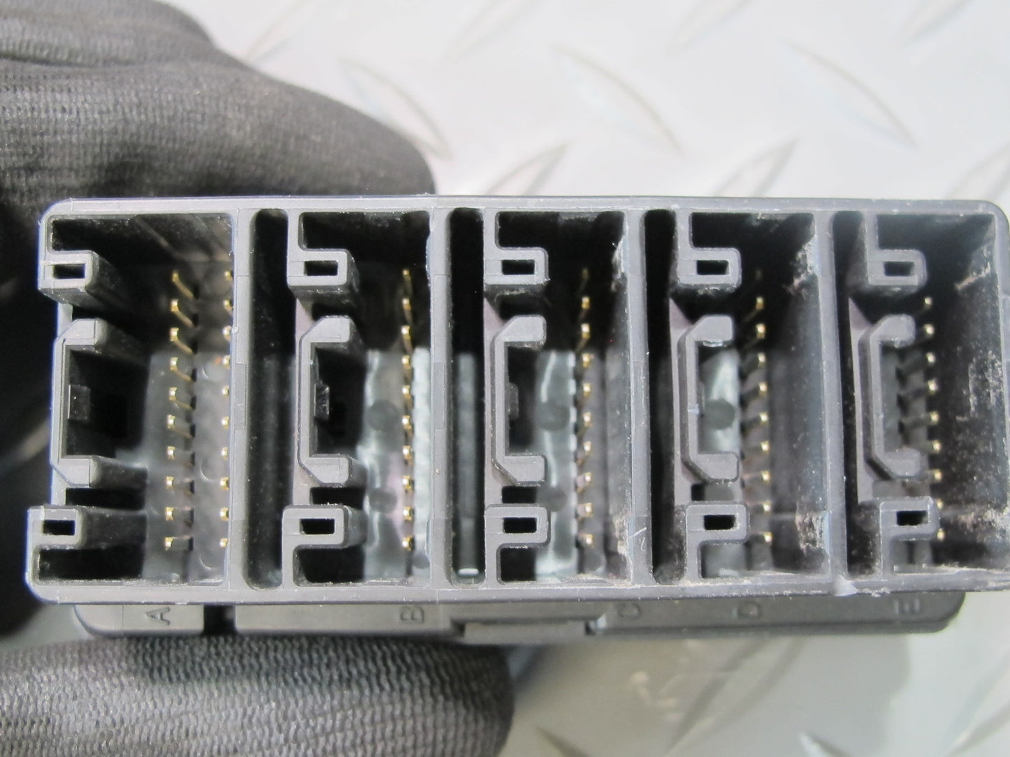 2003-2009 Lexus UZJ120L GX470 Fuse Relay Junction Block