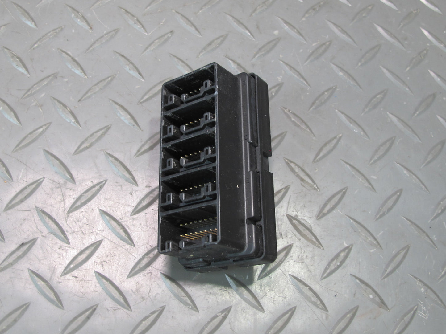 2003-2009 Lexus UZJ120L GX470 Fuse Relay Junction Block