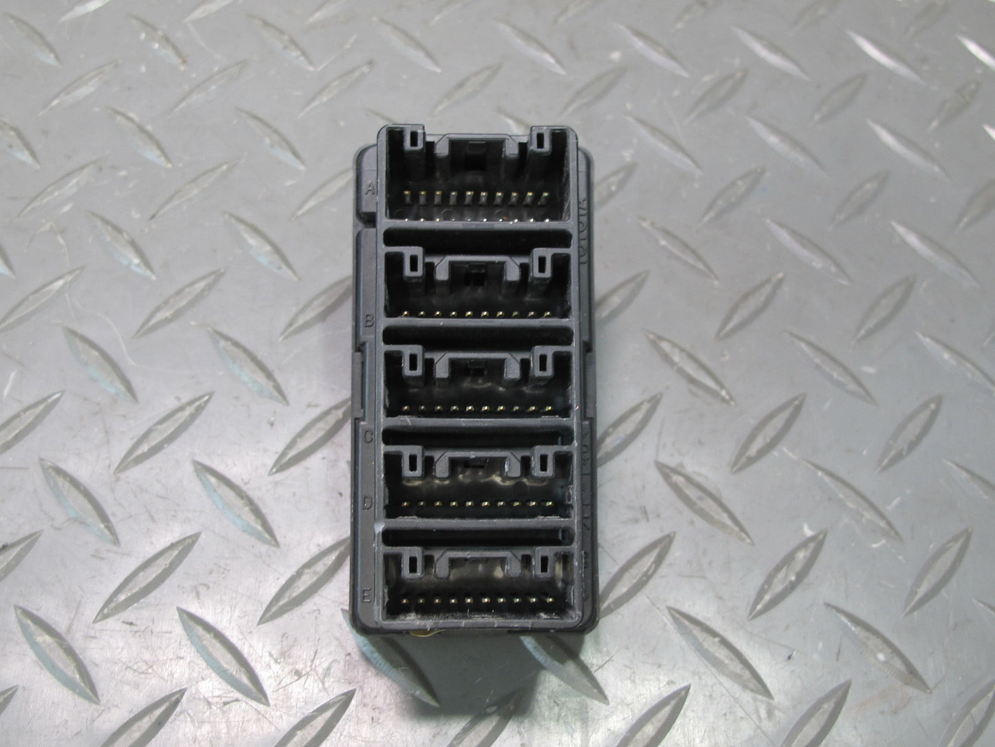 2003-2009 Lexus UZJ120L GX470 Fuse Relay Junction Block