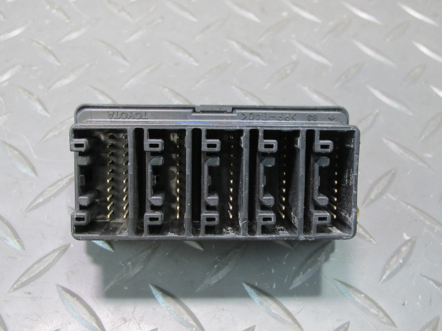 2003-2009 Lexus UZJ120L GX470 Fuse Relay Junction Block