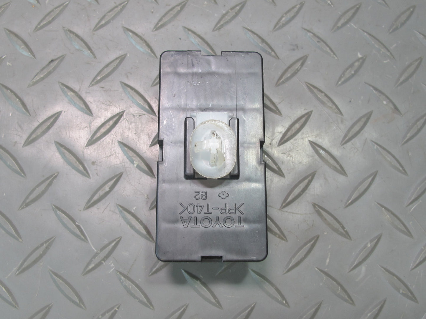 2003-2009 Lexus UZJ120L GX470 Fuse Relay Junction Block