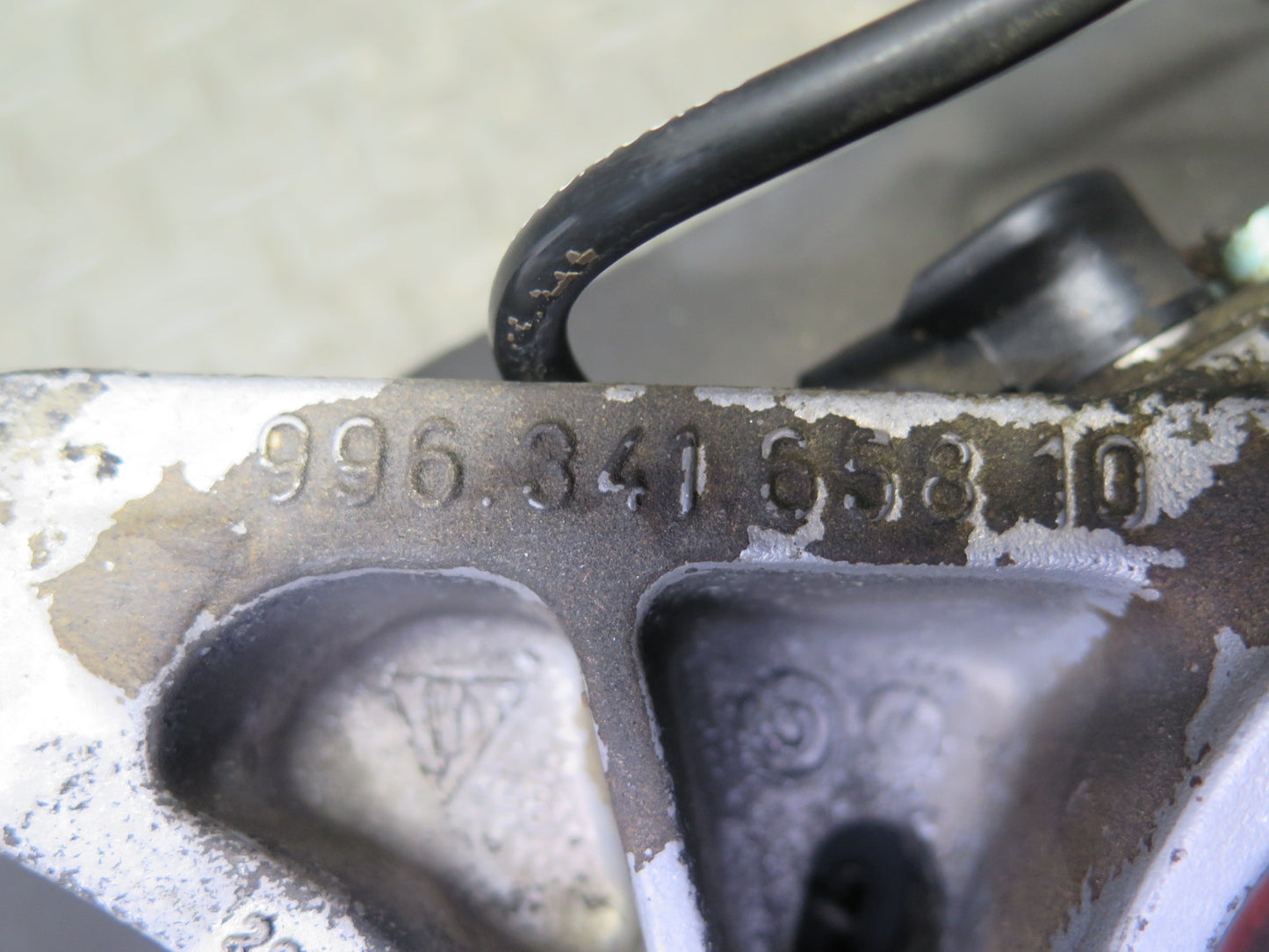 1997-2004 Porsche Boxster 986 Rear Left Spindle Knuckle Wheel Hub Bearing