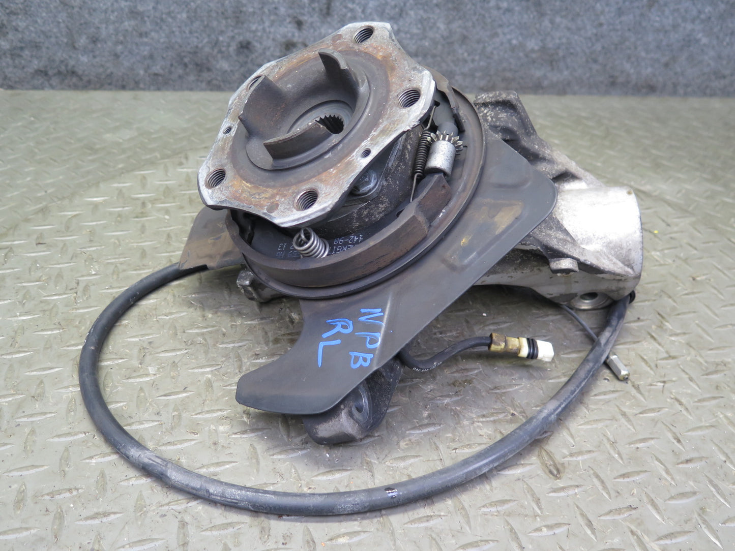 1997-2004 Porsche Boxster 986 Rear Left Spindle Knuckle Wheel Hub Bearing