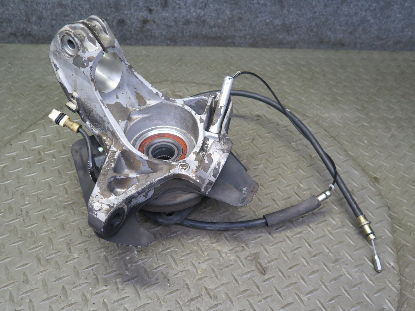 1997-2004 Porsche Boxster 986 Rear Left Spindle Knuckle Wheel Hub Bearing