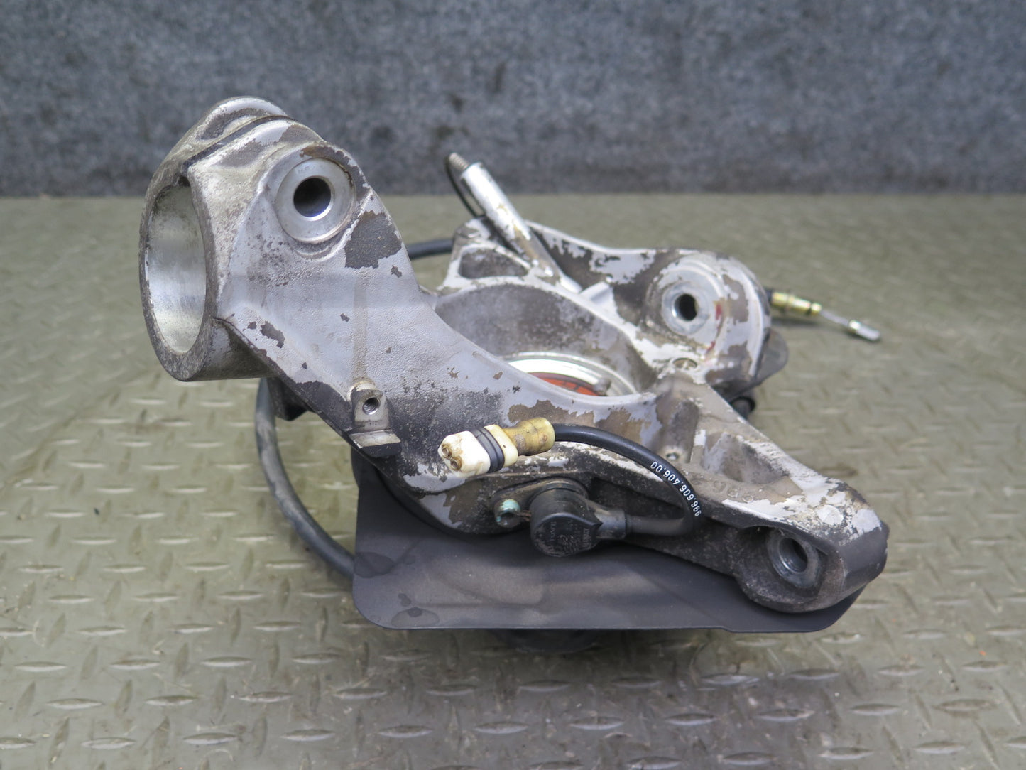 1997-2004 Porsche Boxster 986 Rear Left Spindle Knuckle Wheel Hub Bearing