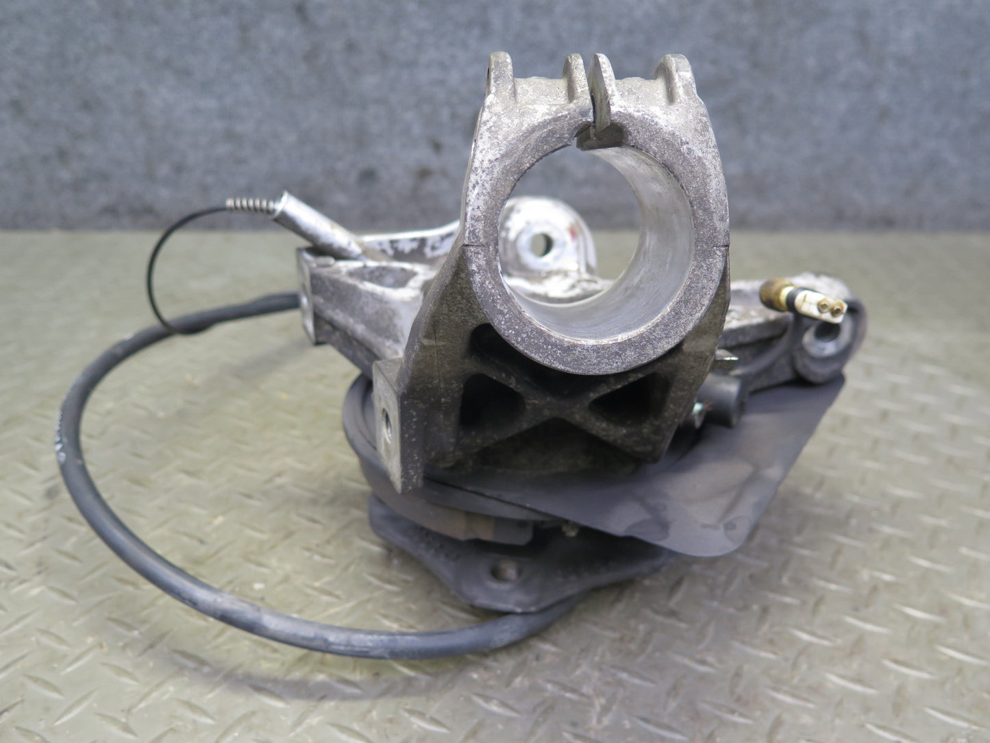 1997-2004 Porsche Boxster 986 Rear Left Spindle Knuckle Wheel Hub Bearing