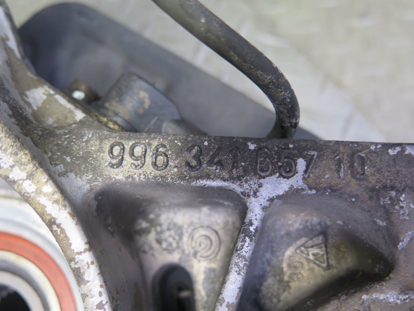 1997-2004 Porsche Boxster 986 Rear Right Spindle Knuckle Wheel Hub Bearing