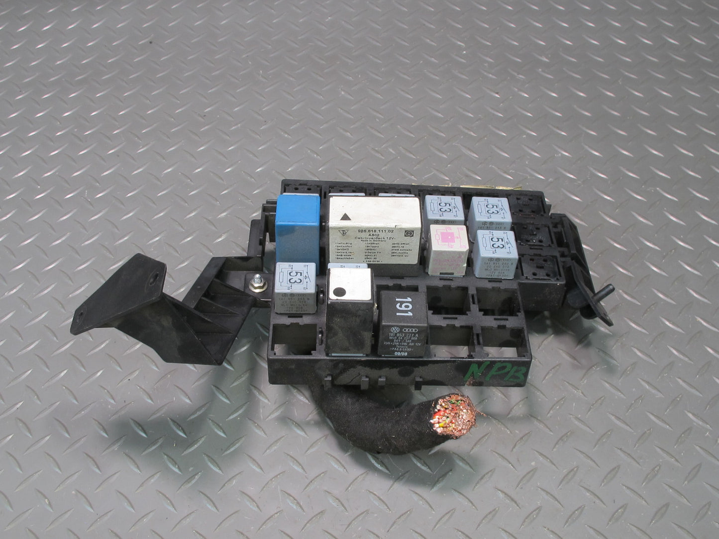 2000-2004 Porsche Boxster 986 Junction Fuse Relay Box Module Unit