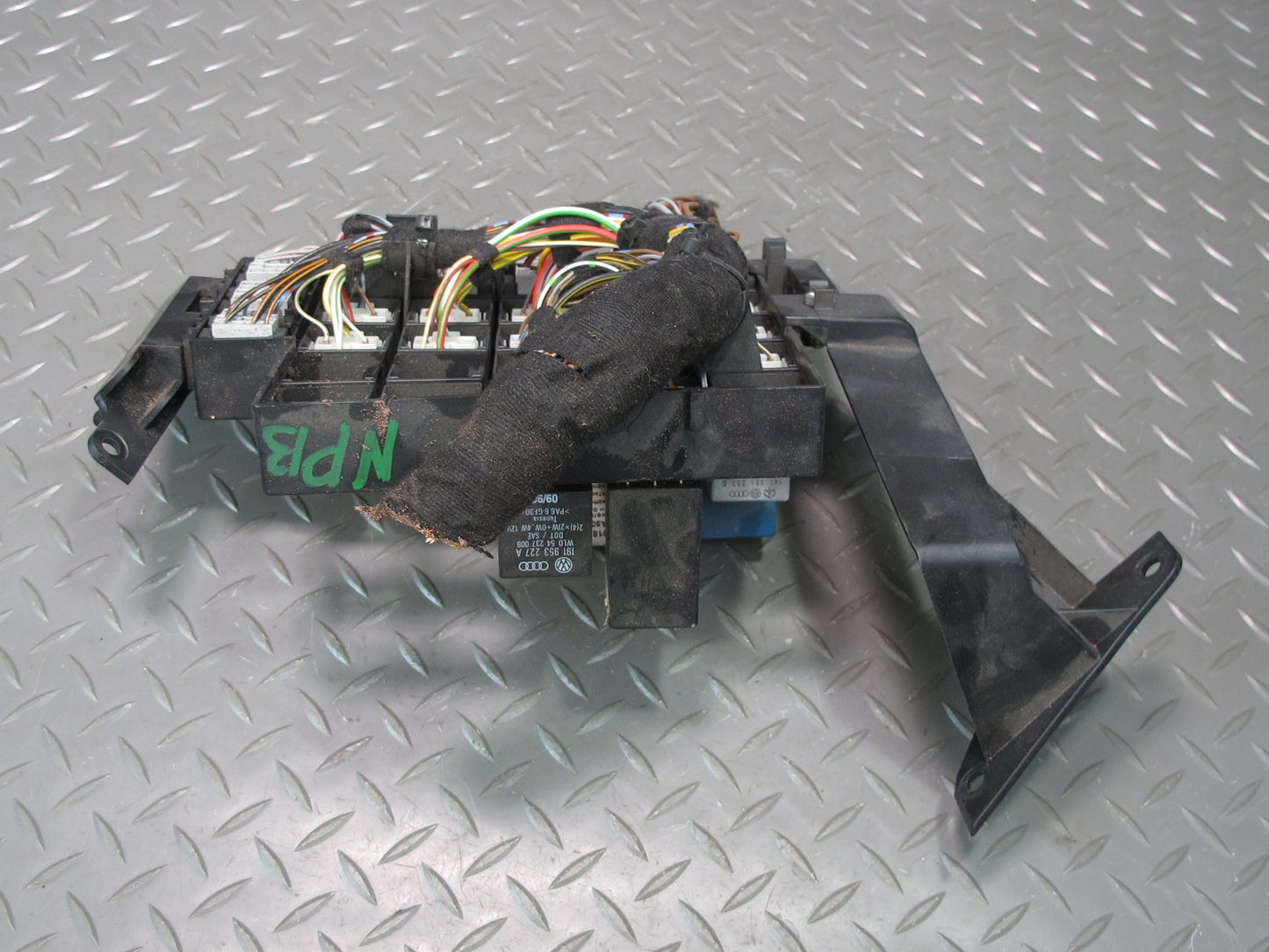 2000-2004 Porsche Boxster 986 Junction Fuse Relay Box Module Unit