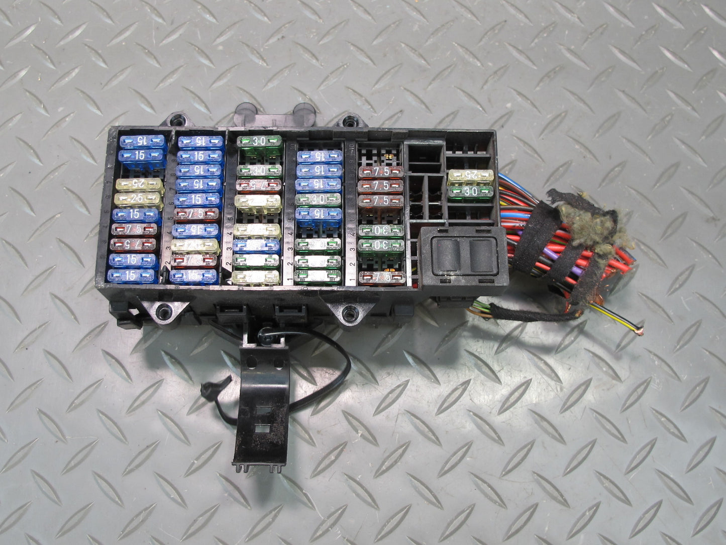 1997-2004 Porsche Boxster 986 Power Distribution Fuse Relay Box Module Unit