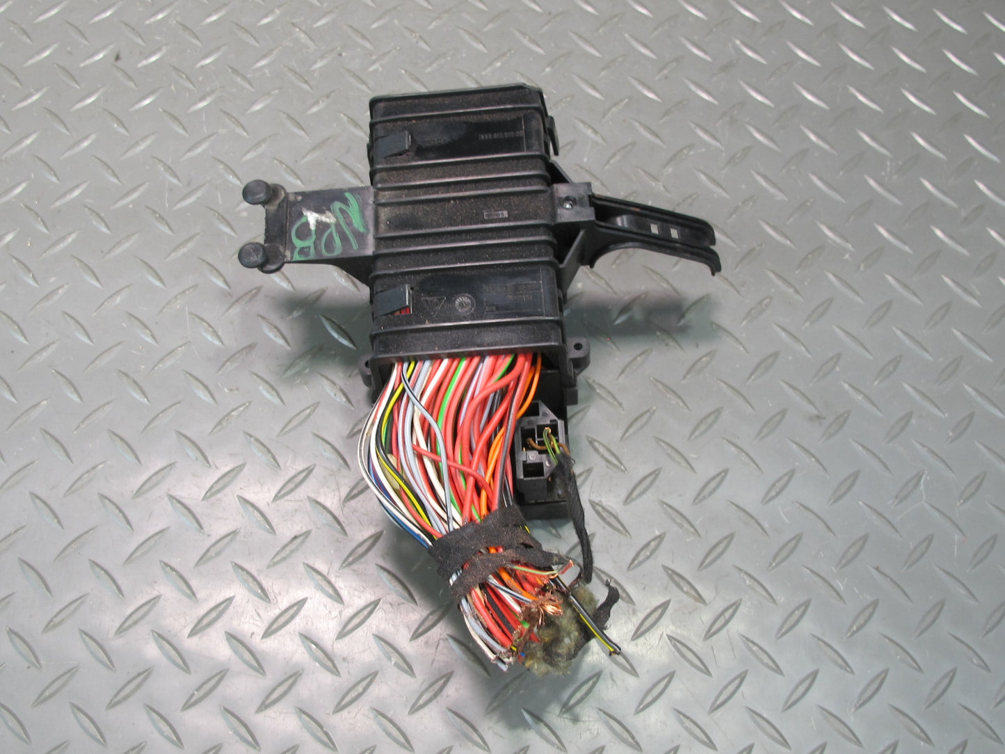 1997-2004 Porsche Boxster 986 Power Distribution Fuse Relay Box Module Unit