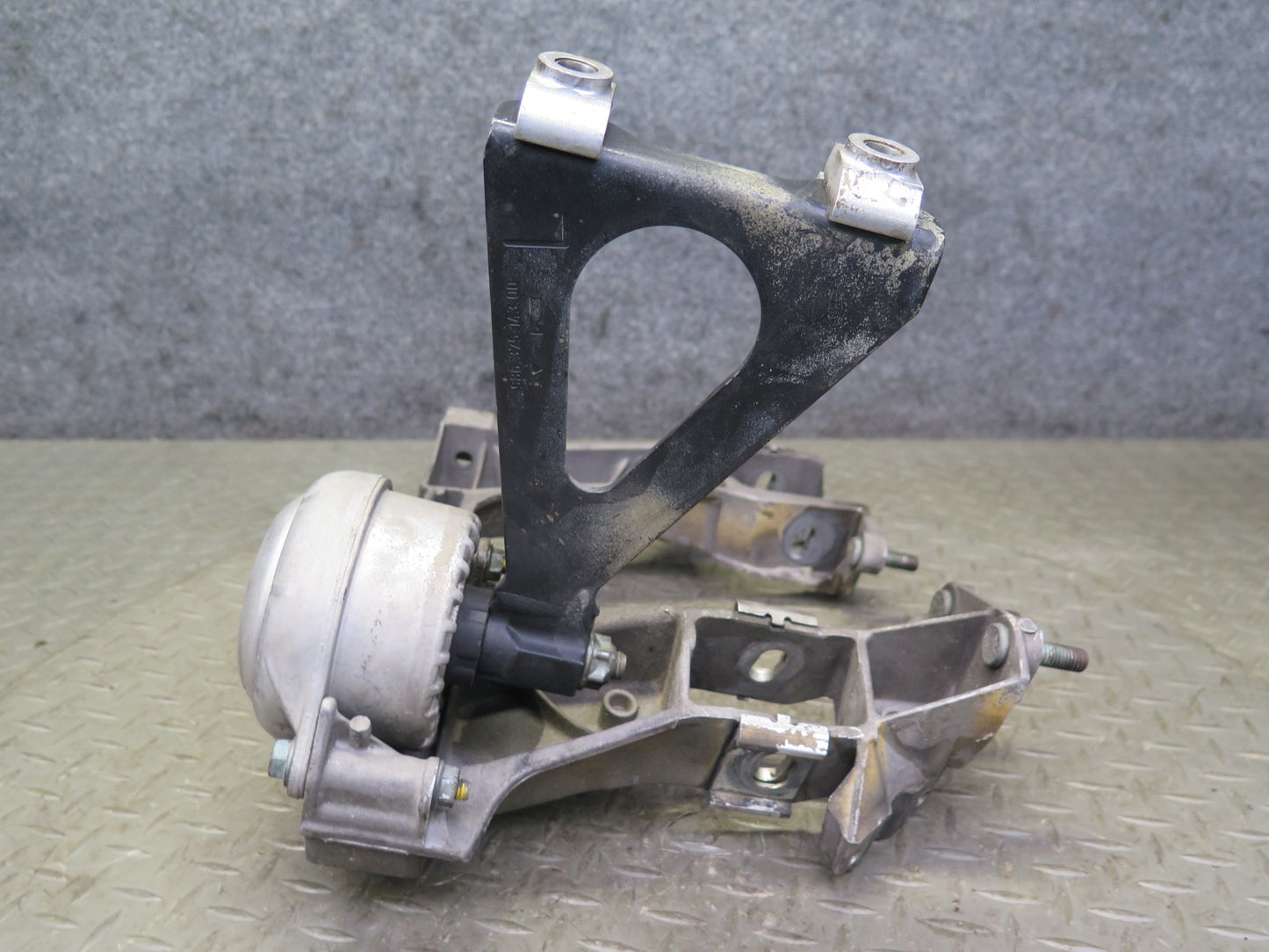 1997-1999 Porsche Boxster 986 M/T Transmission Mount Bracket Support  Set of 2