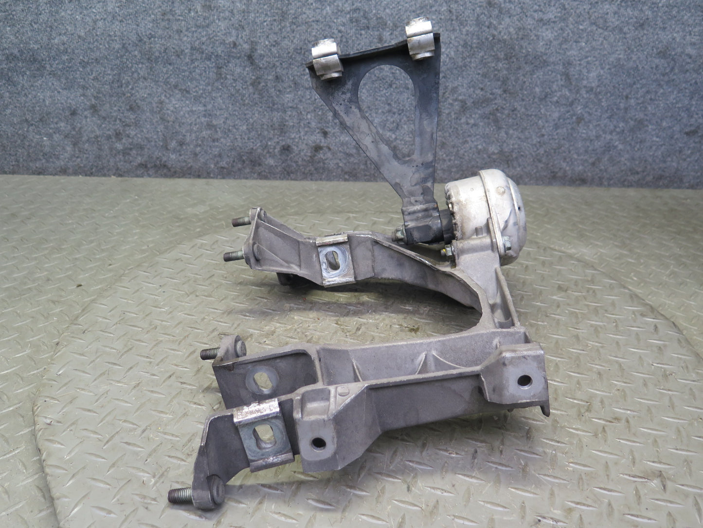 1997-1999 Porsche Boxster 986 M/T Transmission Mount Bracket Support  Set of 2