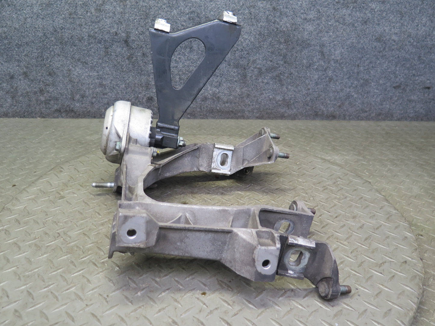 1997-1999 Porsche Boxster 986 M/T Transmission Mount Bracket Support  Set of 2