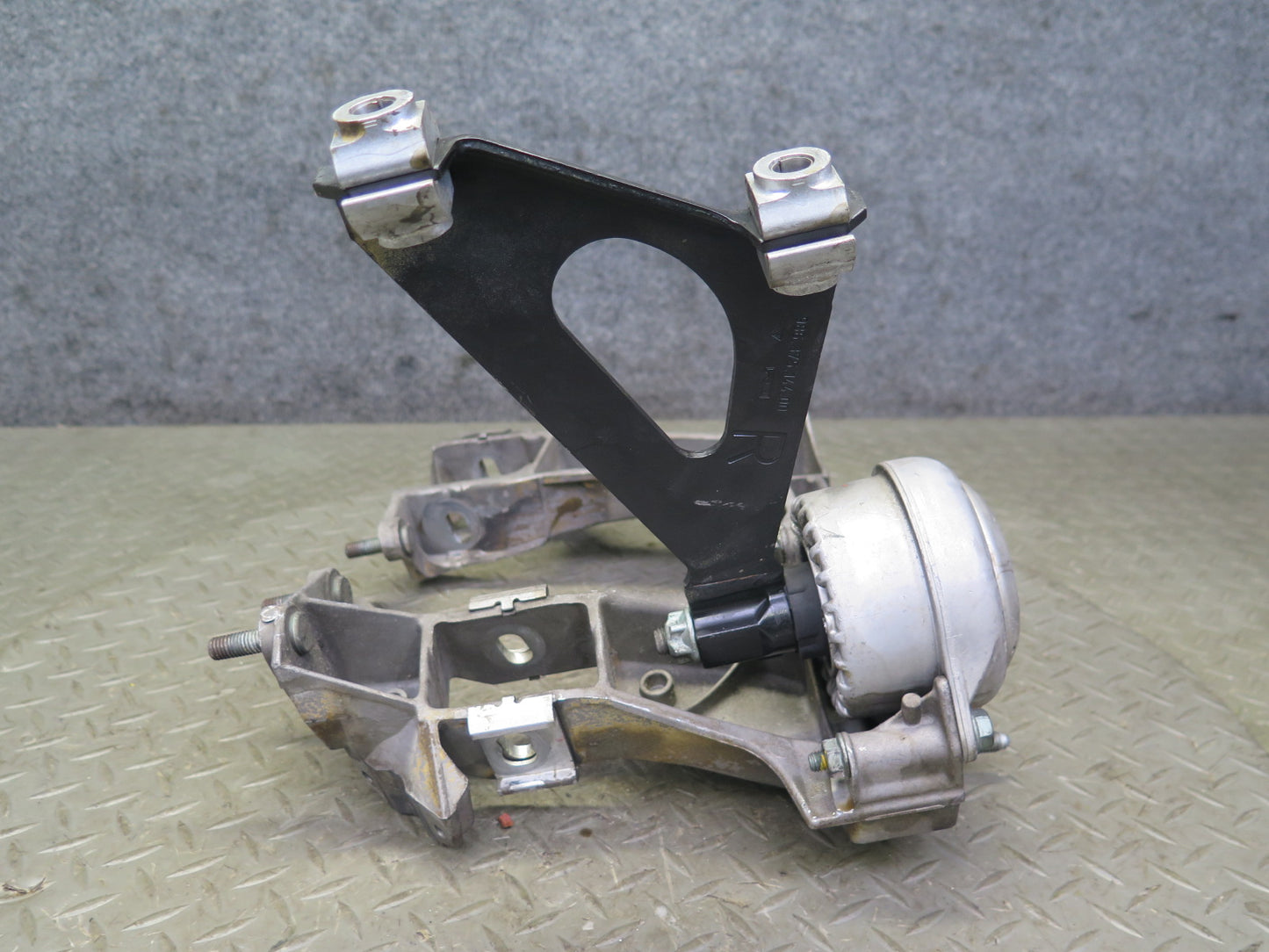 1997-1999 Porsche Boxster 986 M/T Transmission Mount Bracket Support  Set of 2