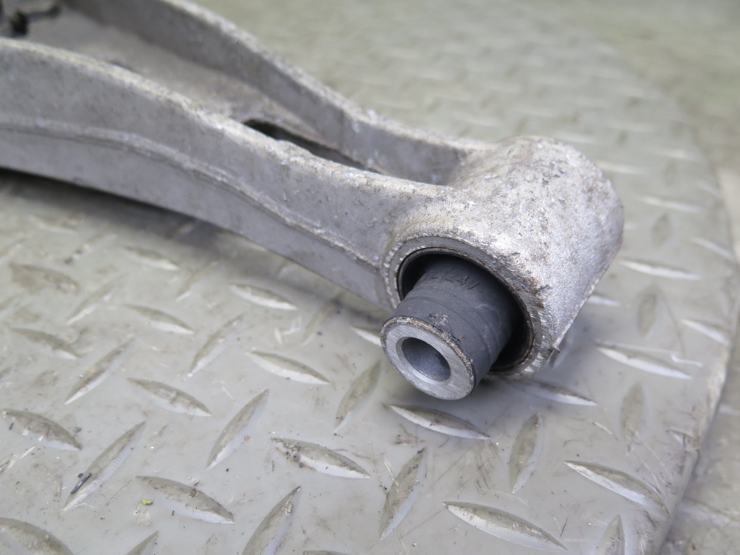 01-06 BMW E46 330ci RWD Set of 2 Rear Left Upper & Lower Control Arm 77K OEM