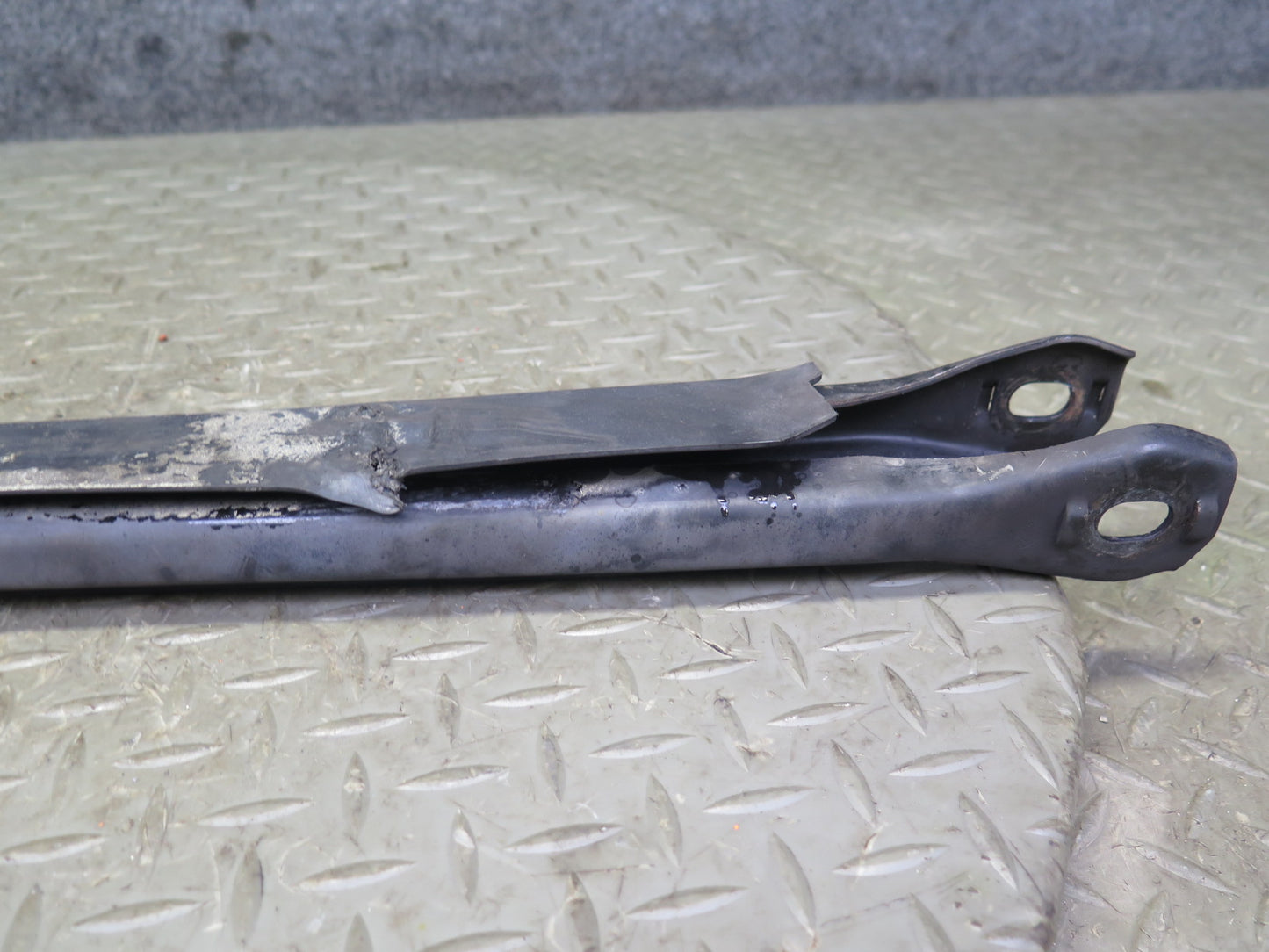 01-06 BMW E46 330ci RWD Set of 2 Rear Left Upper & Lower Control Arm 77K OEM