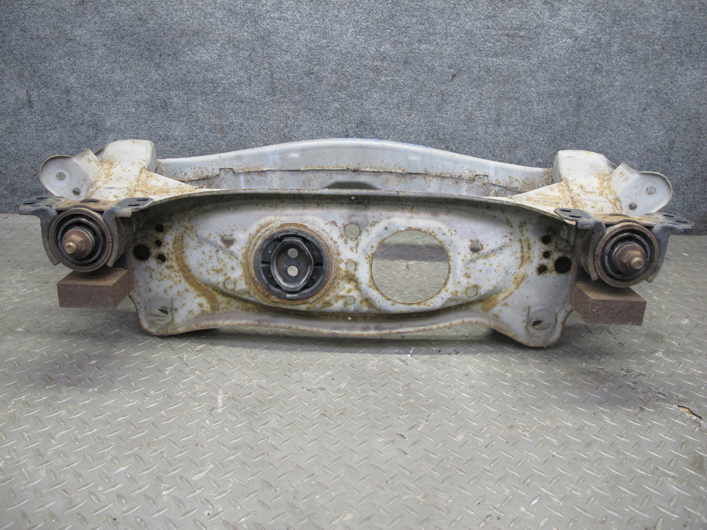 96-00 Toyota MARK2 JZX100 Tourer S Rear Suspension Crossmember Carrier OEM