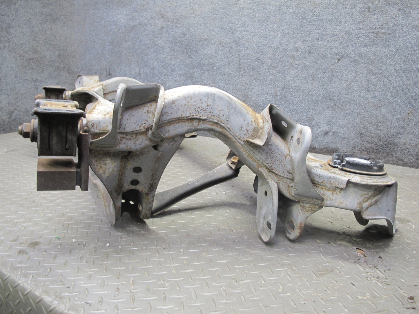 96-00 Toyota MARK2 JZX100 Tourer S Rear Suspension Crossmember Carrier OEM