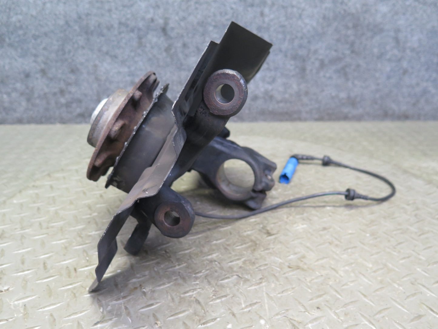 01-06 BMW E46 330ci RWD Front Right Spindle Knuckle Wheel Hub Bearing 77K OEM