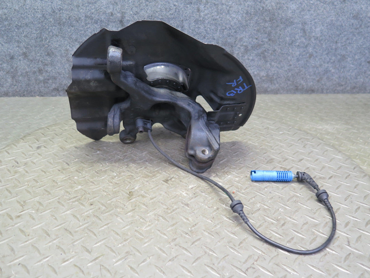 01-06 BMW E46 330ci RWD Front Right Spindle Knuckle Wheel Hub Bearing 77K OEM